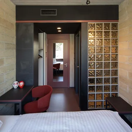 Tailormade Leo St Gallen 4*